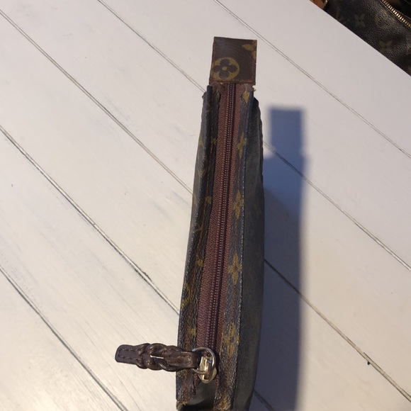 Louis Vuitton Toiletry 19 (zipper replaced) - Picture 2 of 14